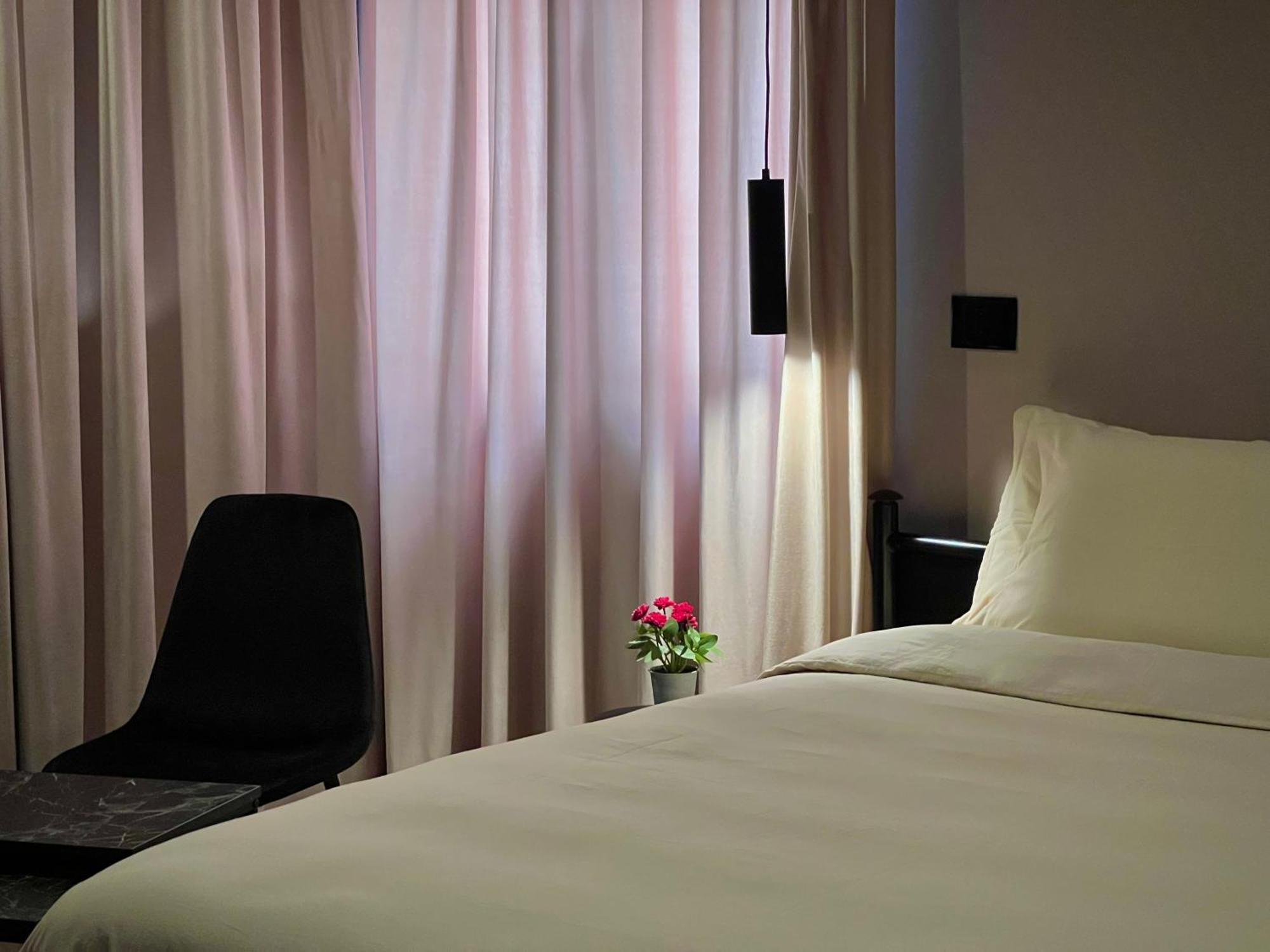 Rex Hotel Boutique Тирана Экстерьер фото