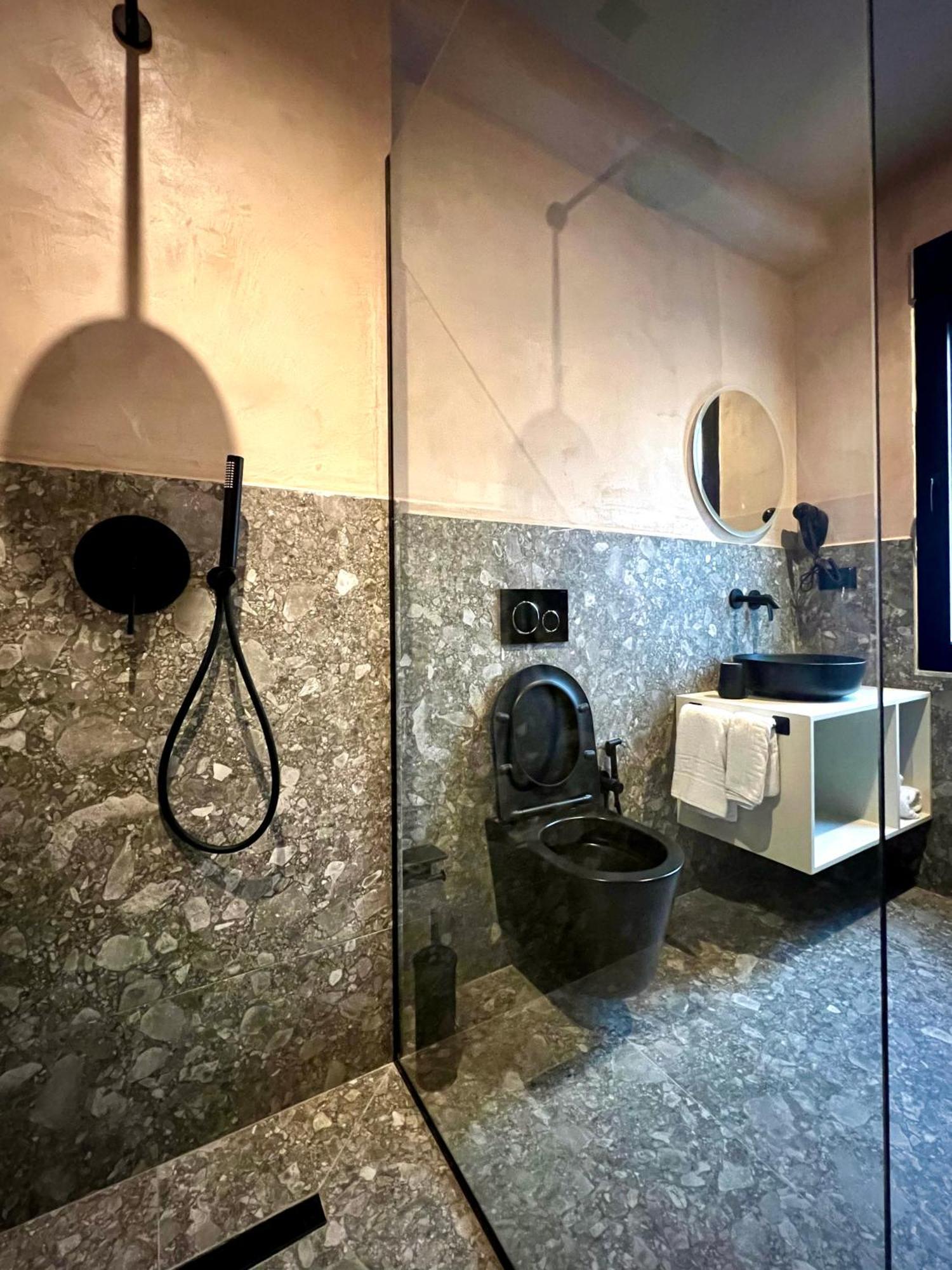 Rex Hotel Boutique Тирана Экстерьер фото